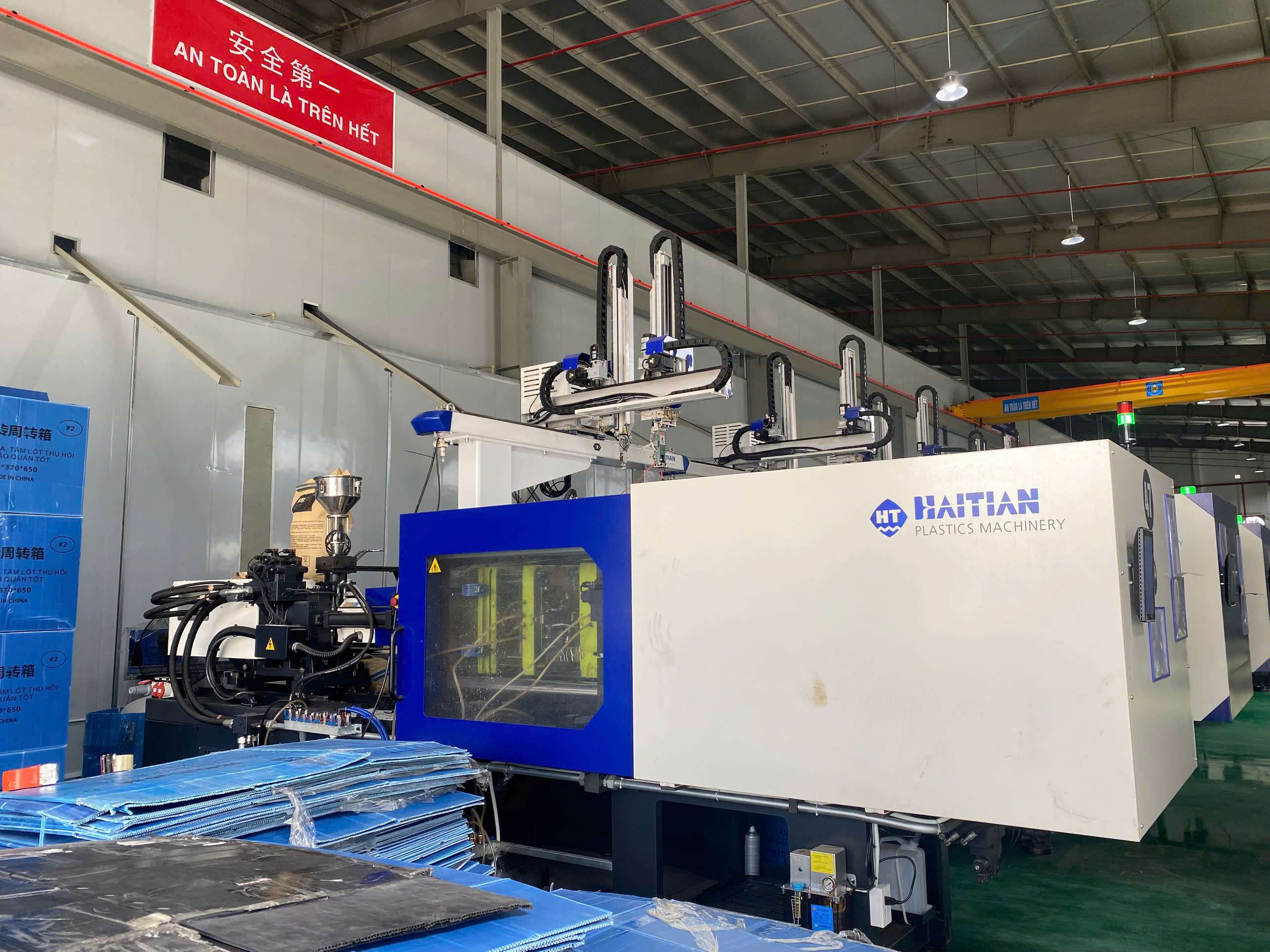 Injection molding machine 3.jpg